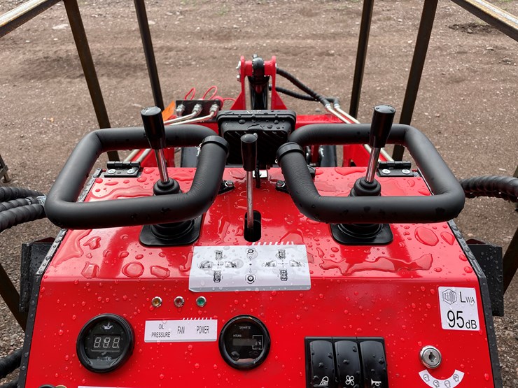 #8172-•-agt-compact-track-loader-image-16