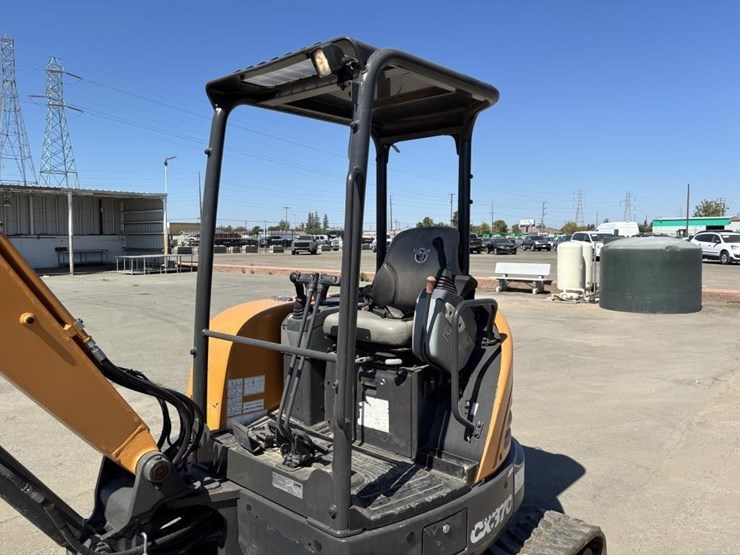 2019-case-cx37c-image-26
