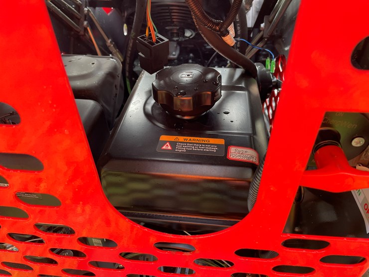 #8173-•-agt-compact-track-loader-image-17