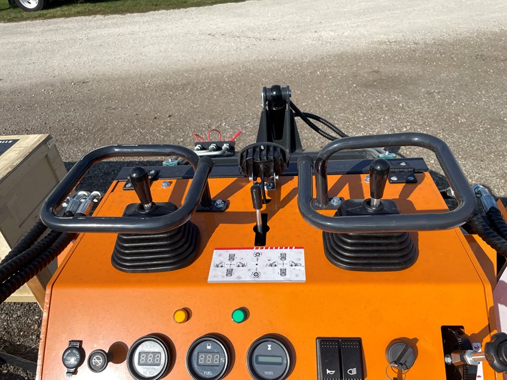#1043-•-2025-landhonor-ldh-ht380-mini-tracked-skidsteer-image-17