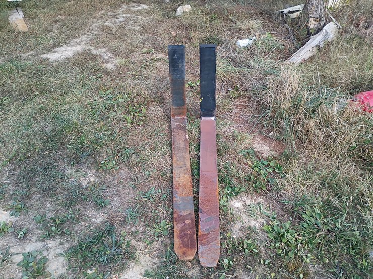 #108-•-set-of-42"-pallet-forks-image-1