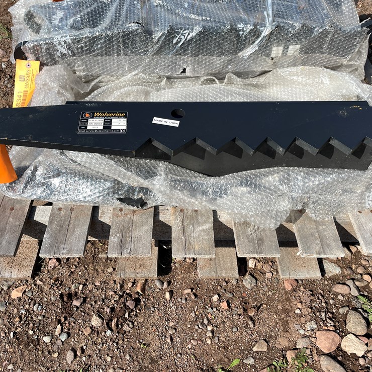 #8343 • Wolverine Vevor 36" Hydraulic Backhoe Excavator Thumb