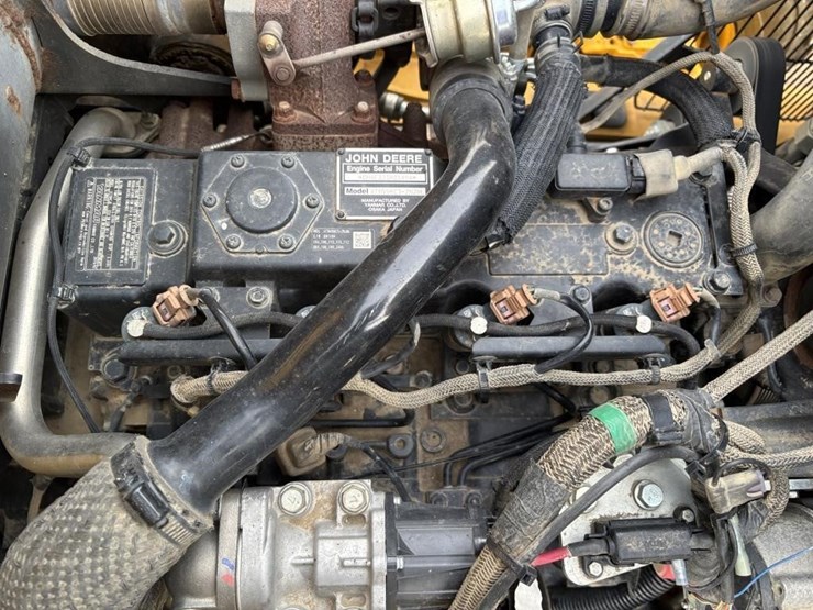 2019-deere-210l-image-45