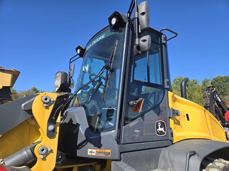 2019-deere-344l-image-39
