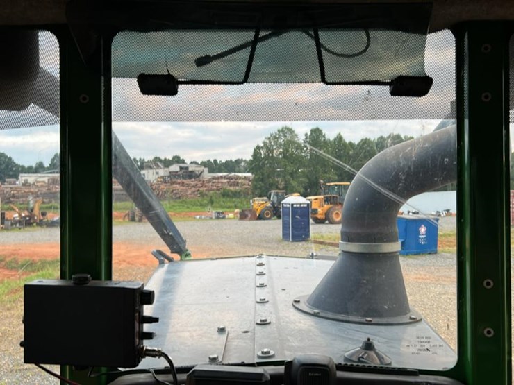 2018-deere-648l-image-44