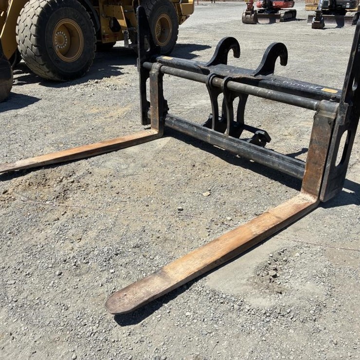 Caterpillar 72" Fork Attachment