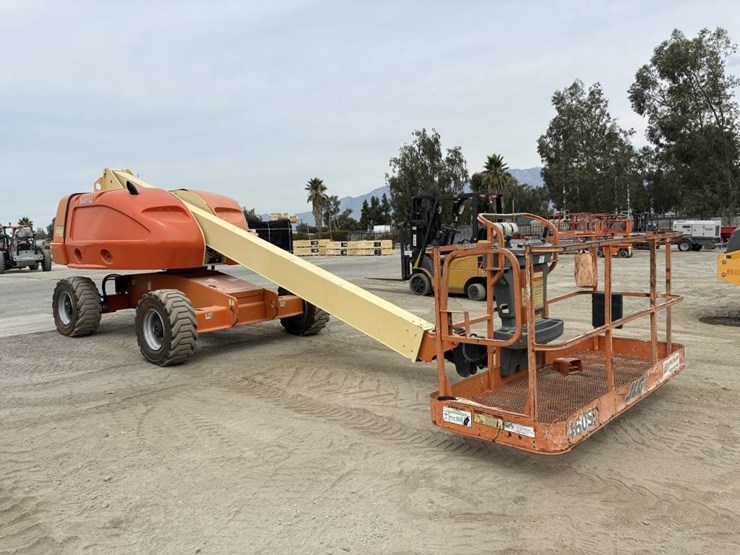 2009-jlg-400s-image-2