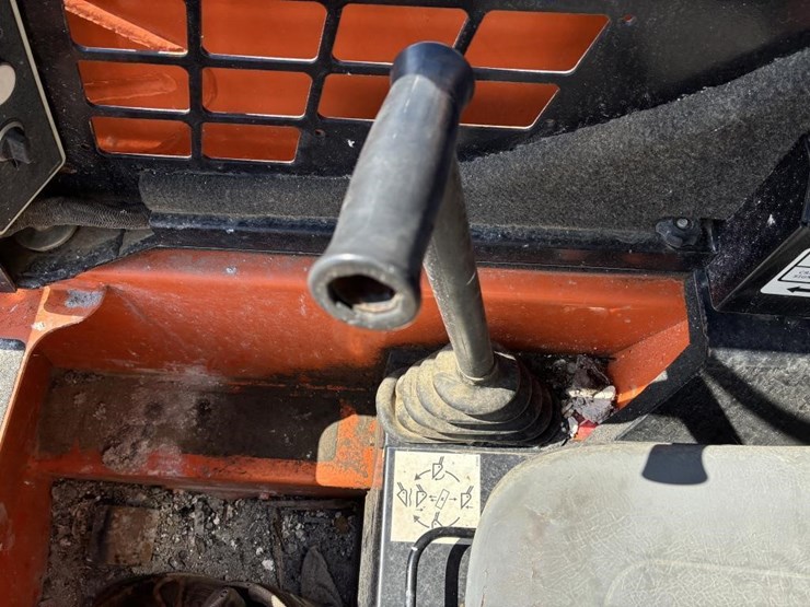 2019-gehl-r105-image-16