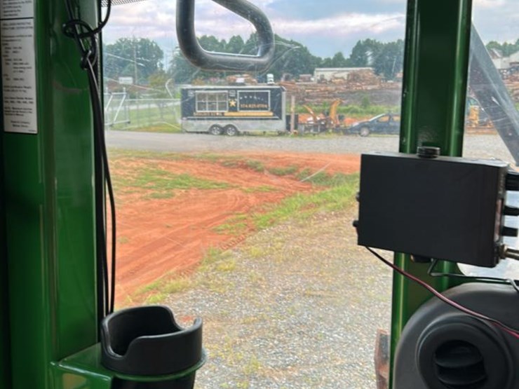 2018-deere-648l-image-45