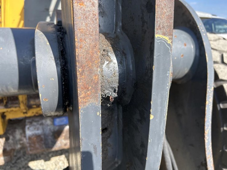 2016-deere-344k-image-18