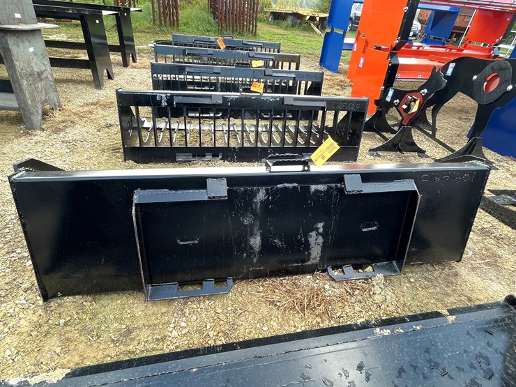 #3008-•-skid-steer-6'-6"-dirt-bucket-image-5