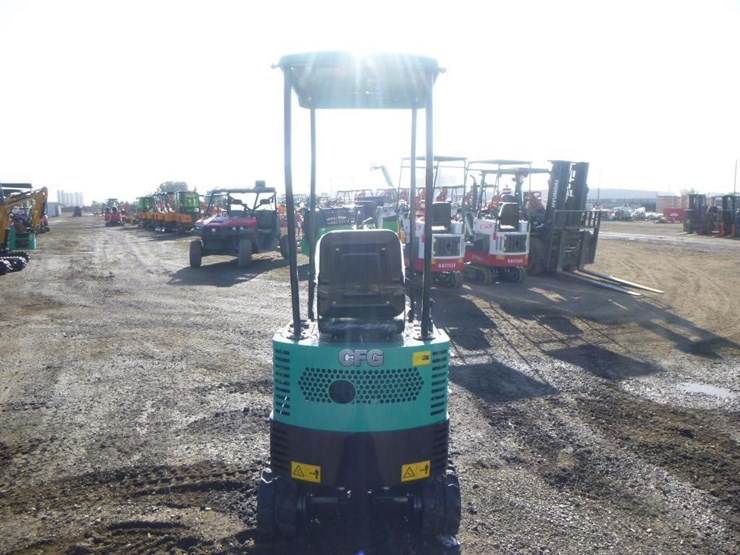 2025-agt-qh12r-hydraulic-excavator-image-8