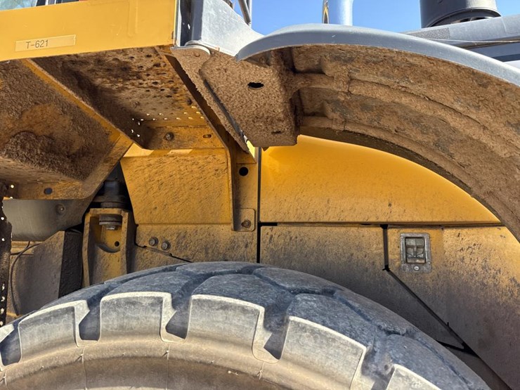 2018-deere-844k-image-32