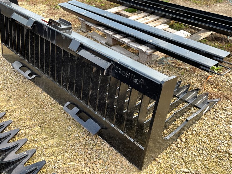 #3011-•-skid-steer-71"-rock-bucket-image-3