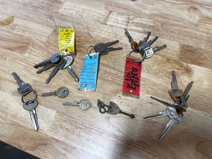 #5518-•-vintage-auto-keys-(cw)-image-2