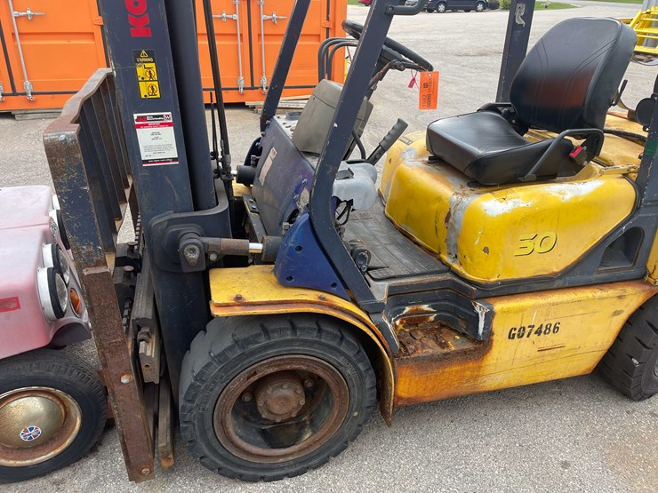 #1982-•-komatsu-forklift-(o4)-image-23