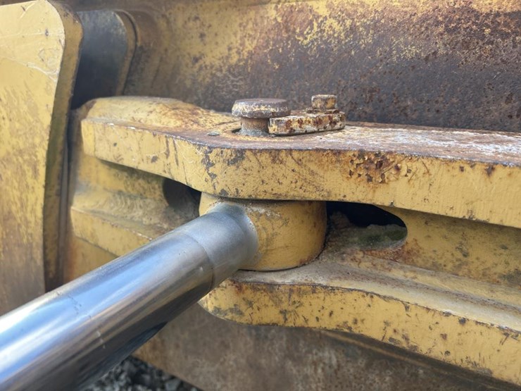 caterpillar-d4h-image-18