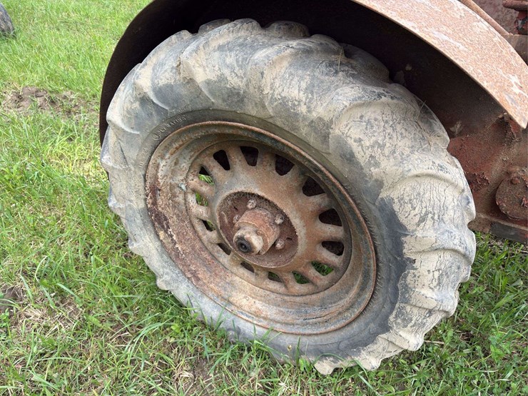 silver-king-r38-tractor-image-10