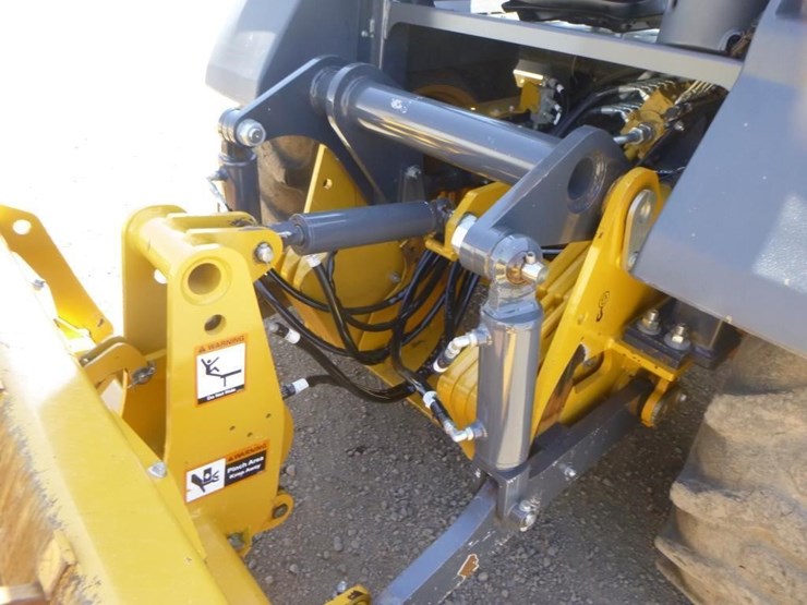 2021-deere-210l-image-24