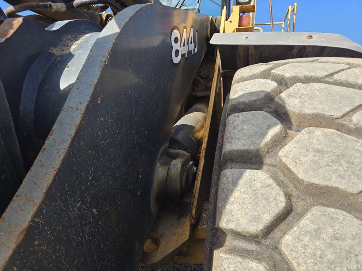 2007-deere-844j-image-27
