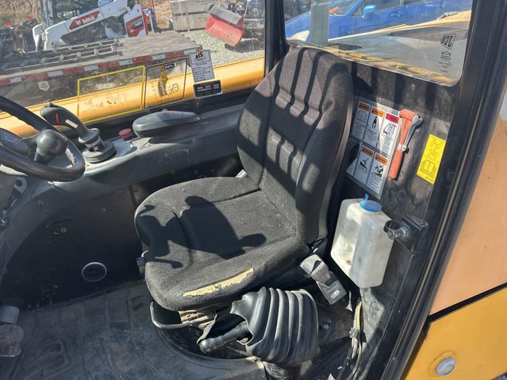 2009-jcb-527-55-image-39