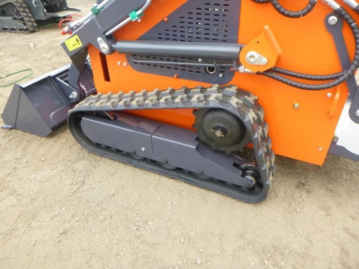 tpm-t460-skid-steer-track-loader-image-20