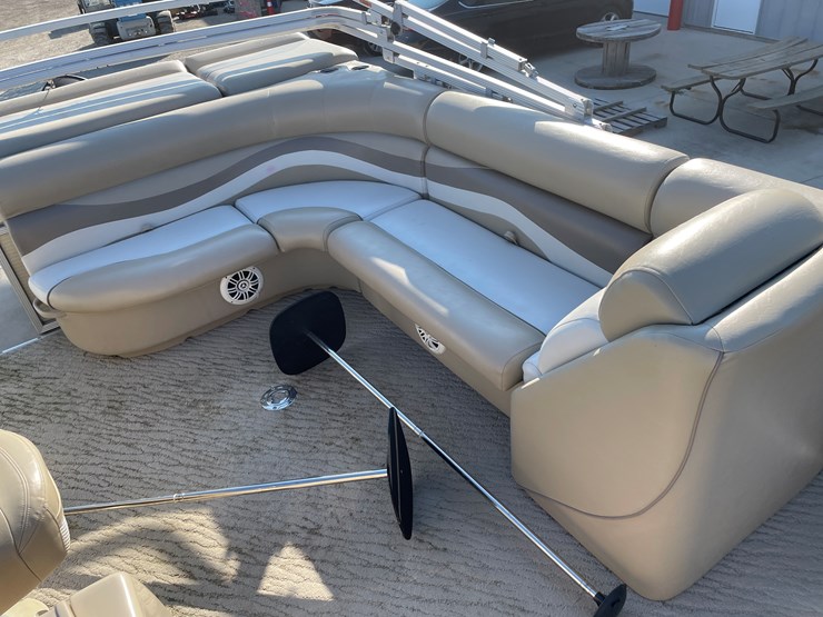 #1031-•-2012-crest-pontoon-(has-wi-title)-and-trailer-(no-title)-image-30