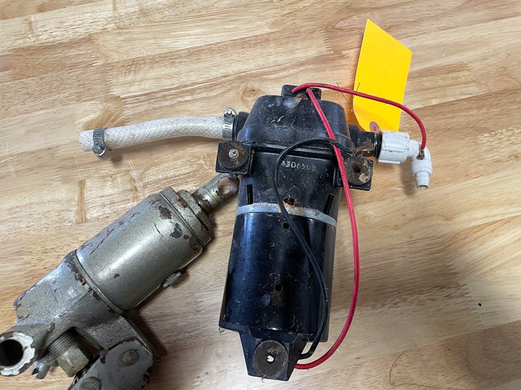 #5517-•-12v-pump-and-hydraulic-jack-(cw)-image-8