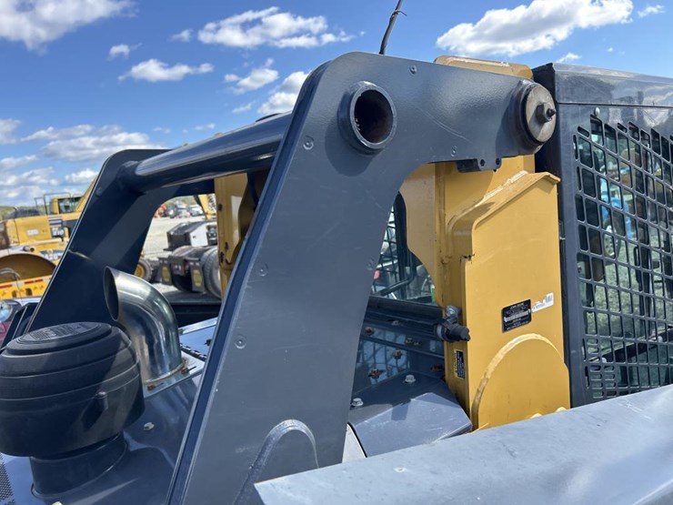 2018-deere-333g-image-26