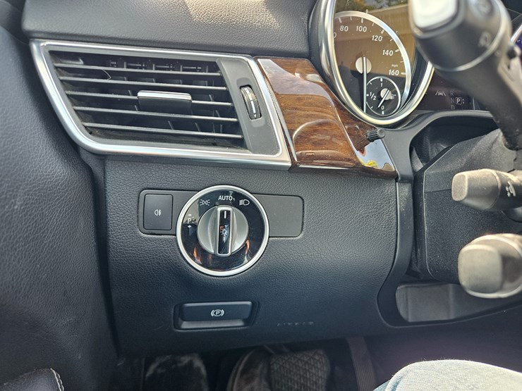 #18517-•-2013-mercedes-benz-m-class-multipurpose-vehicle-(mpv)-image-48