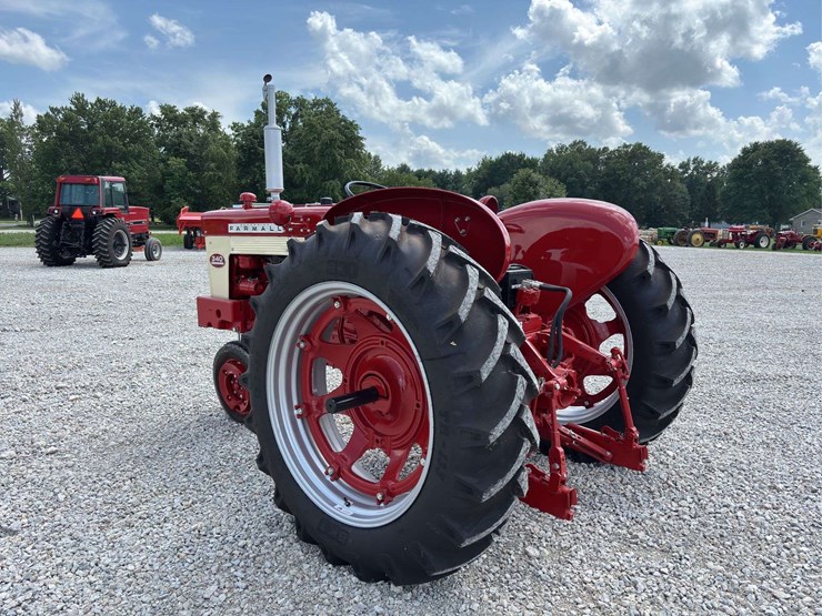farmall-340-image-3