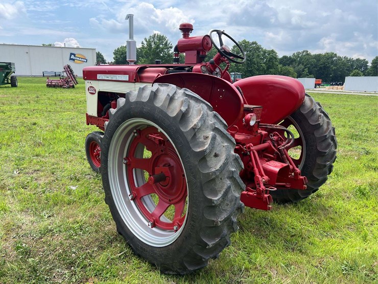 farmall-560-image-3