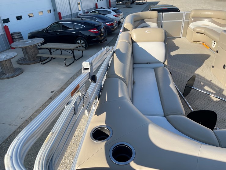 #1031-•-2012-crest-pontoon-(has-wi-title)-and-trailer-(no-title)-image-27