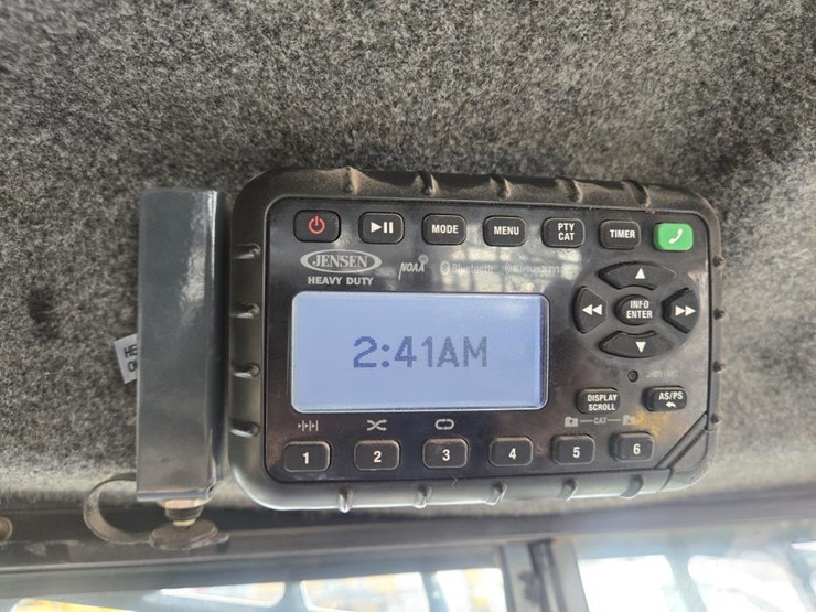 2019-gehl-v420-image-40