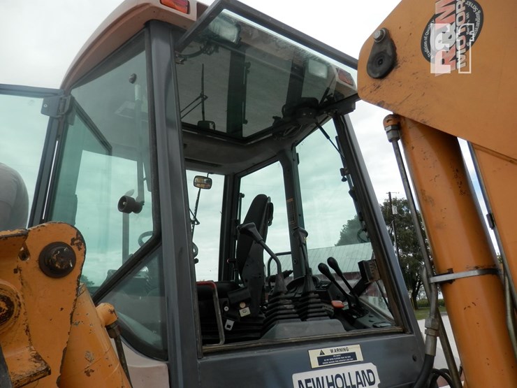 new-holland-555e-image-30