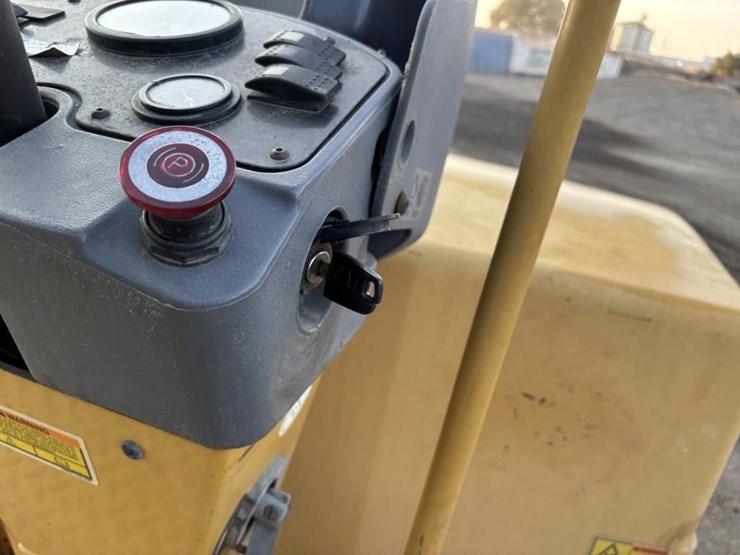 caterpillar-cb34-image-26