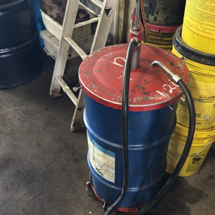 #126 • Hand Gear Oil Pump on Wheels