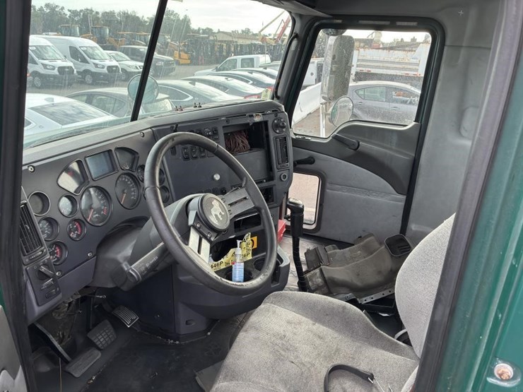 2012-mack-pinnacle-truck-tractor-image-12
