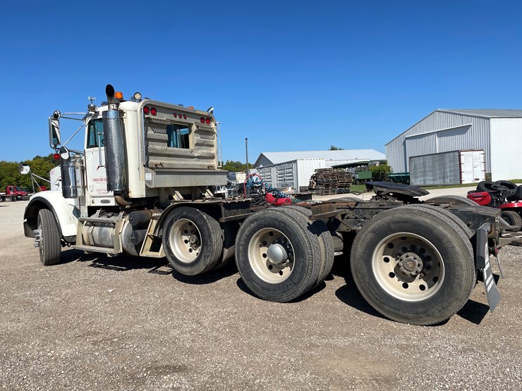 1999-freightliner-108sd-image-9