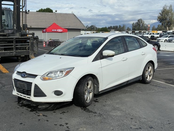 2014-ford-focus-sedan-image-2