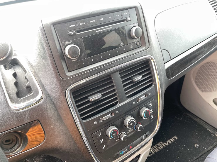 2012-dodge-caravan-image-39