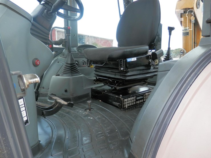 new-holland-555e-image-11