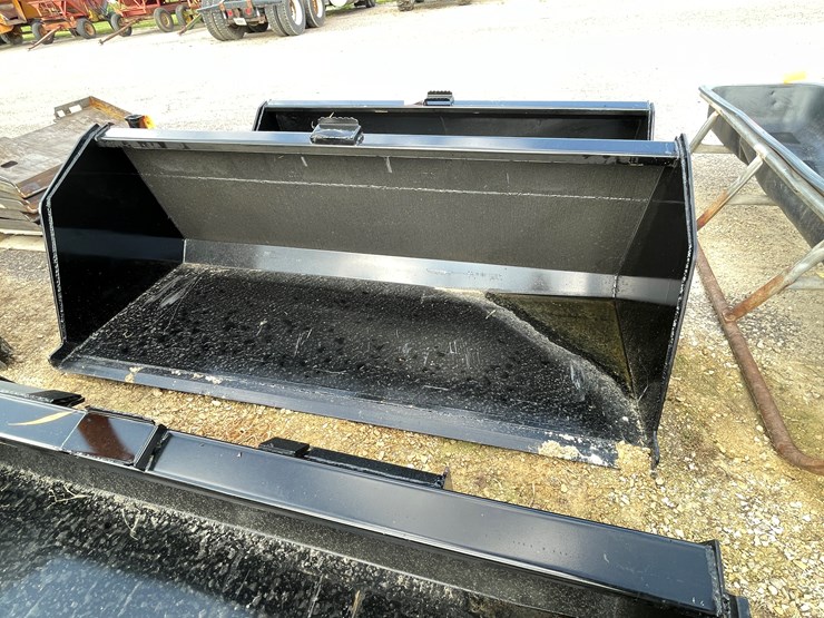 #3007-•-skid-steer-7'-dirt-bucket-image-6