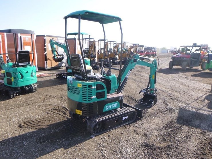 2025-agt-qh12r-hydraulic-excavator-image-3