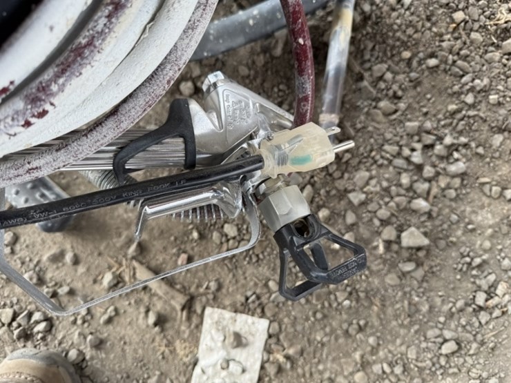 titan-440-airless-paint-sprayer-image-7