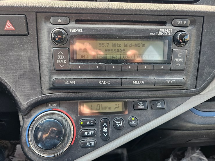#16993-•-2012-toyota-prius-c-passenger-car-image-34
