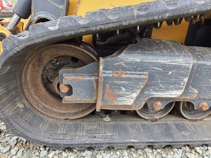 2022-deere-333g-image-60