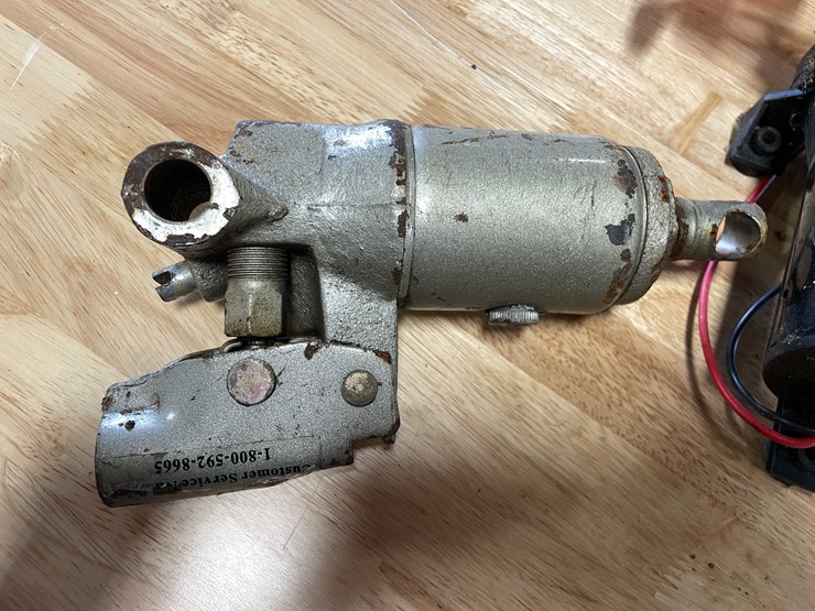 #5517-•-12v-pump-and-hydraulic-jack-(cw)-image-5