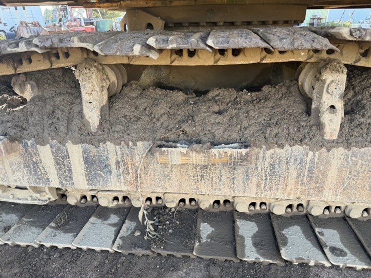 caterpillar-235-image-48