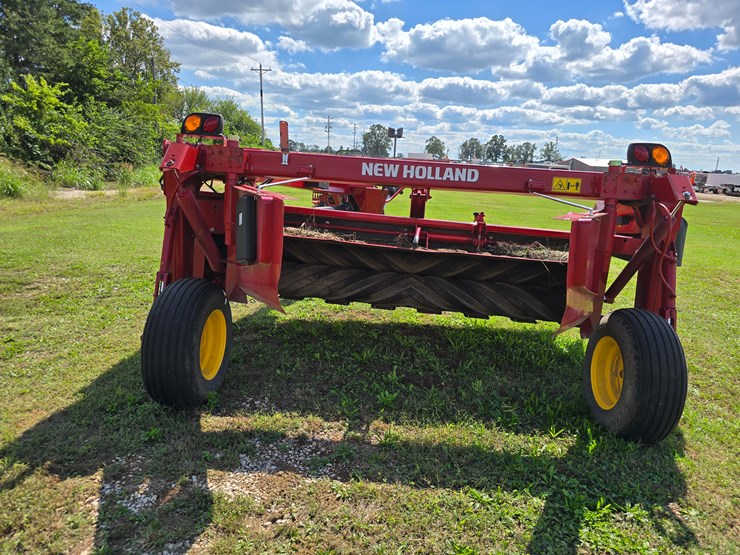 2023-new-holland-210-image-17